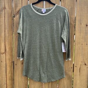 NWT Lularoe Classic T Small